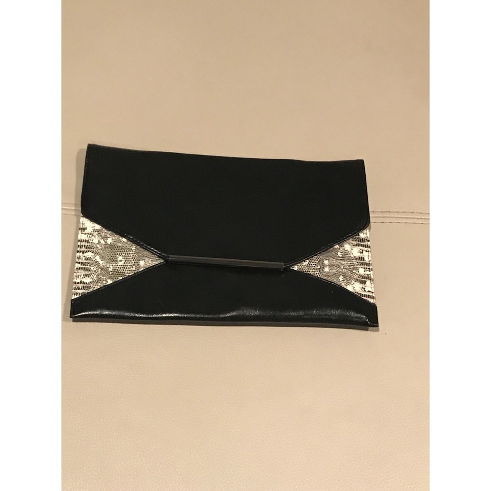 Black and white faux leather clutch EXCELLENT COND
